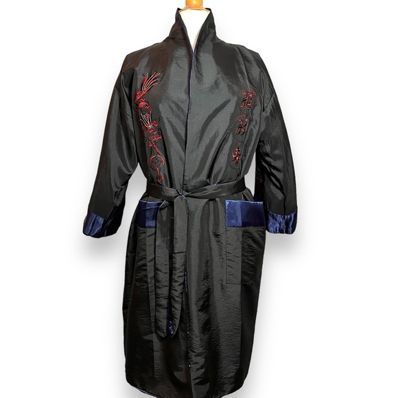 Stunning Vintage Reversible Satin Robe - Picture 2 of 6